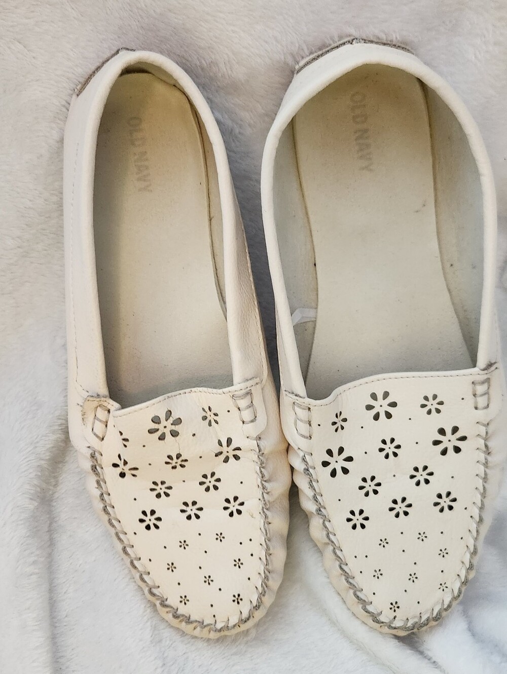 Old Navy Women's Cream Floral Cutout Moccasin Flats